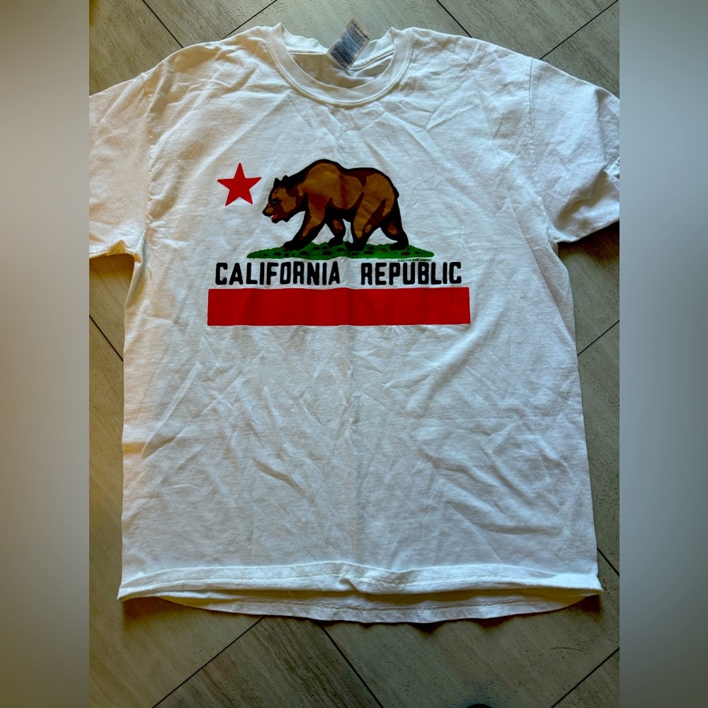 California Republic T Shirt Sz. L